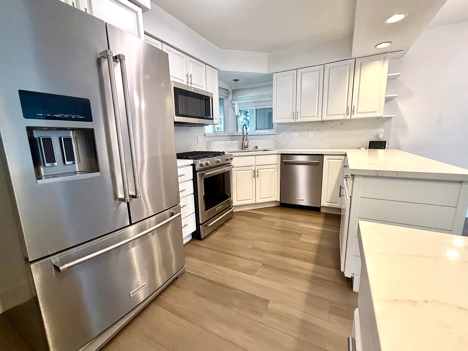 3 bed, 1260 sqft, $4,400 — Photo 4