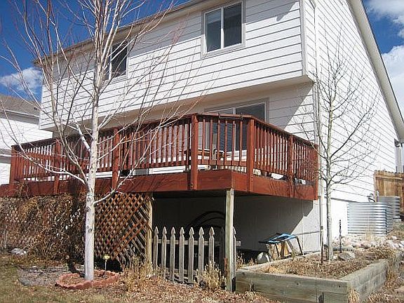 Huge Deck to Enjoy the Spring and Summer!