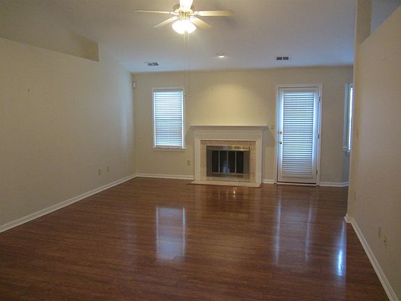 5th image of 2329 Hartland Parkside Dr