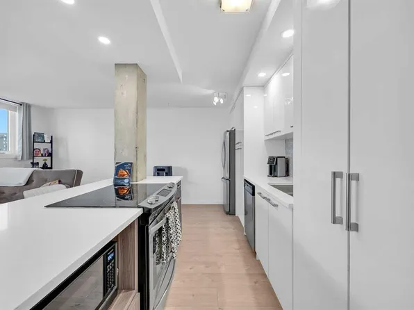1111 N 15th Ave SW #701, Calgary, AB T2R 0S8