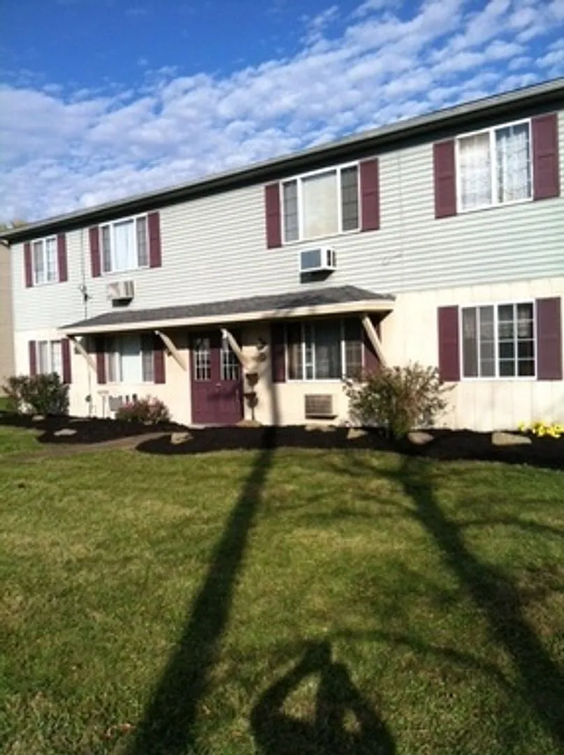 3985 Niles Carver Road — Photo 1
