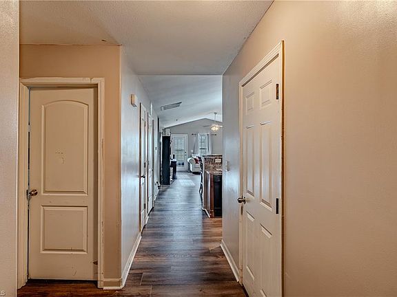 4th image of 785 Runningbrook Ln