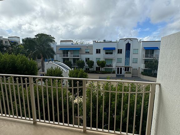 5th image of 444 NE 39th St #324