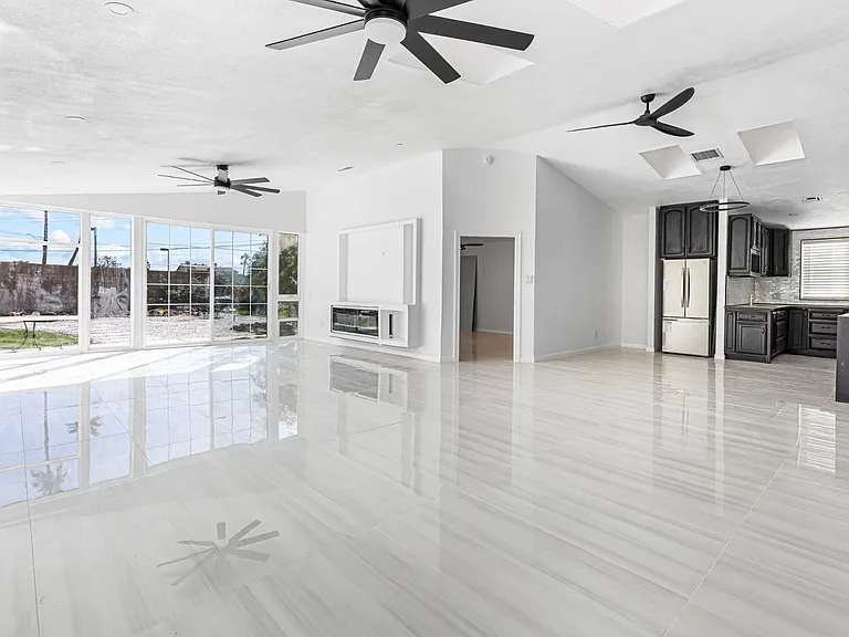 4401 W McRae Way — Photo 4