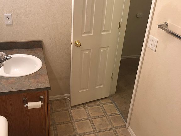 Bathroom 1 (top level)