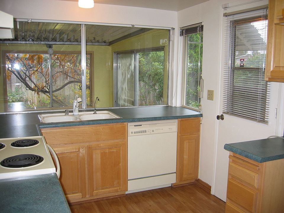Clean Bright Kitchen