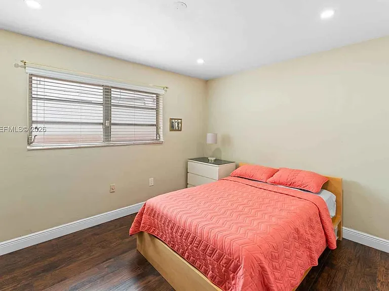 2311 SW 2nd St — Photo 20