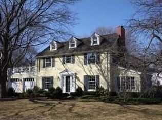 122 Ravine Forest Dr, Lake Bluff, IL 60044