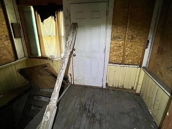 3rd image of 1308 S Easton Ave