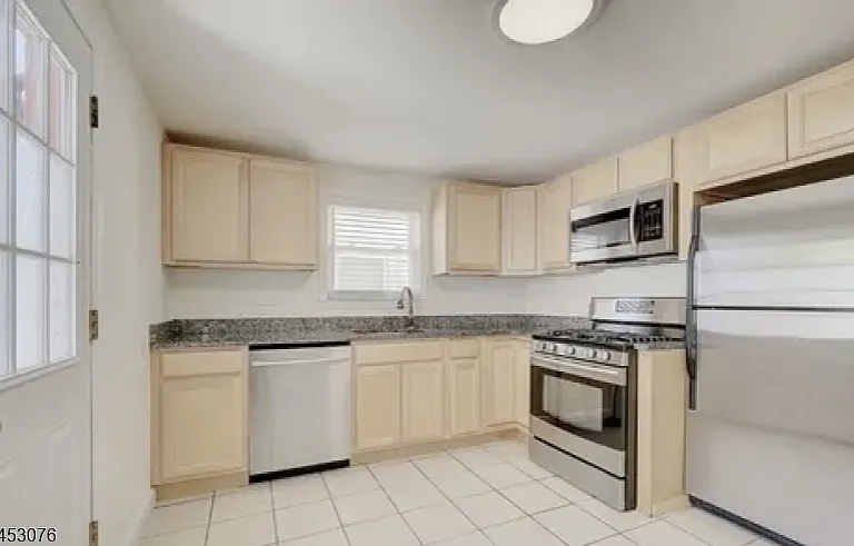 443 Downer St — Photo 7