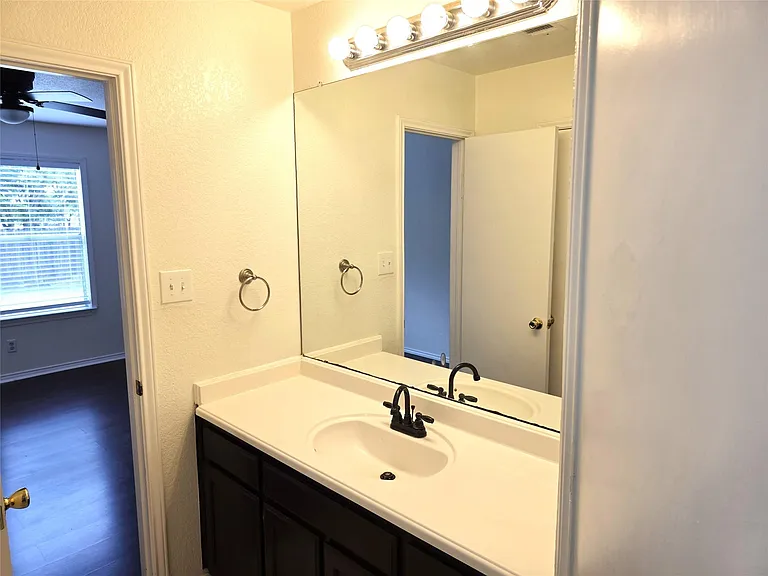 1600 Hollow Tree Blvd — Photo 17