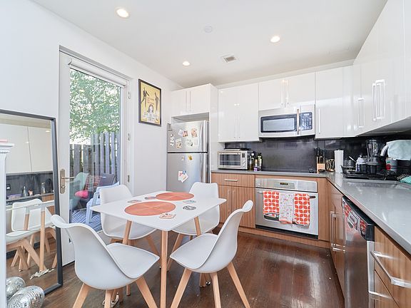 3rd image of 1209 Dekalb Ave APT 117