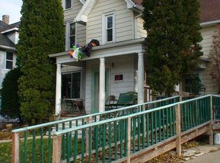 1049 Whiterock Ave, Waukesha, WI 53186