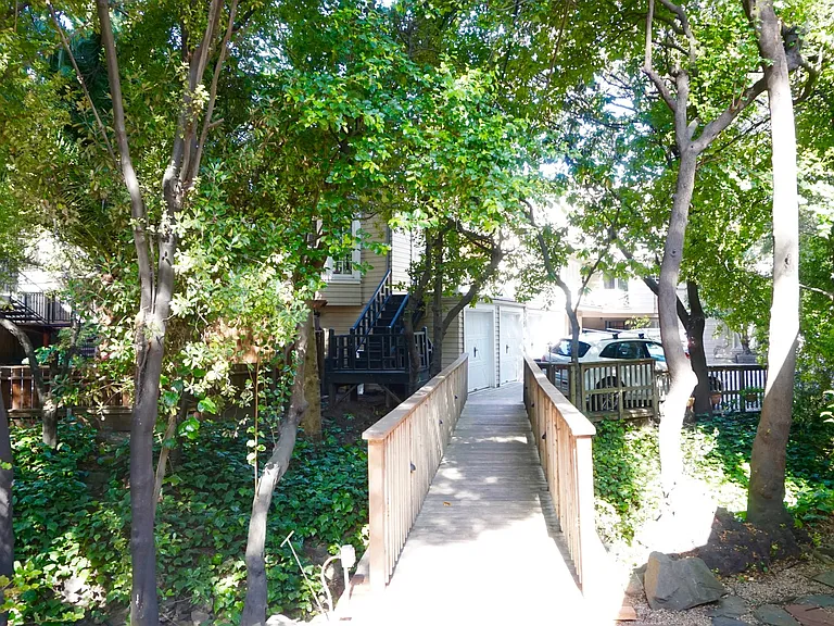 Bellevue Apartments — Photo 45