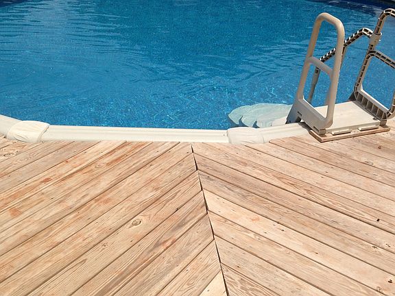 Above ground pool