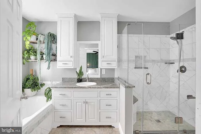 Master bedroom bathroom
