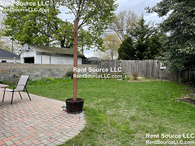 19 Tyler Ave — Photo 34