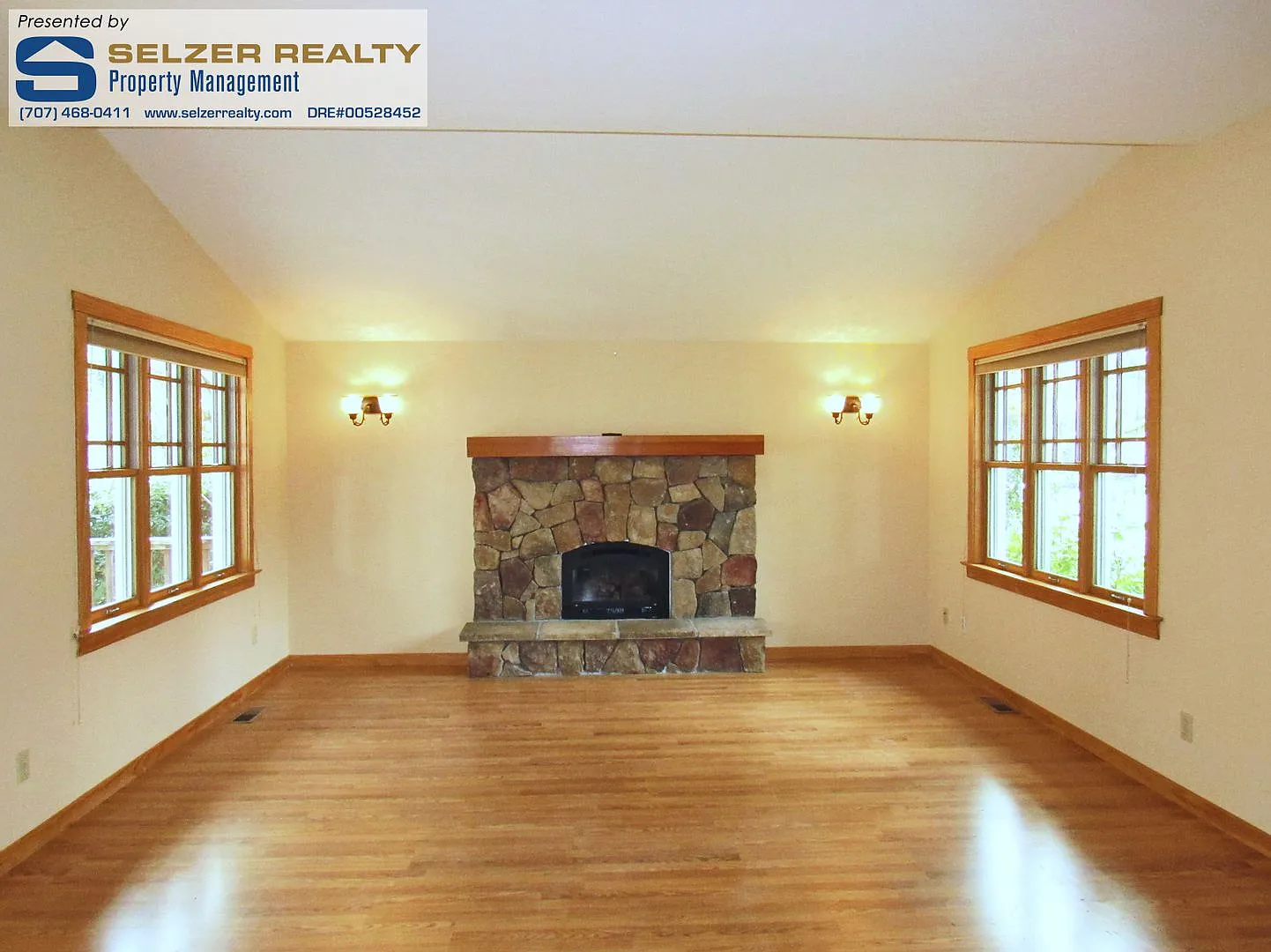 Charming custom-built 2 bd. home in the heart of the westside! — Photo 2