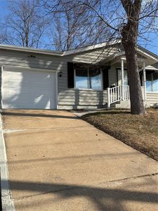 3716 Adie Rd, Saint Ann, MO, 63074