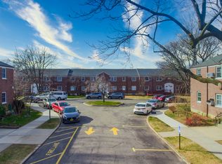 5824 251st St, Little Neck, NY 11362
