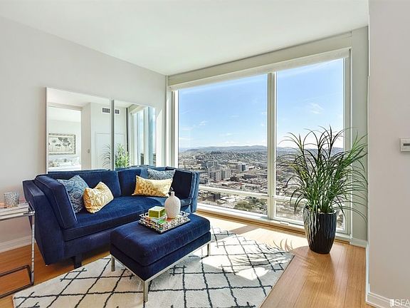 4th image of 425 1st St Unit 3204