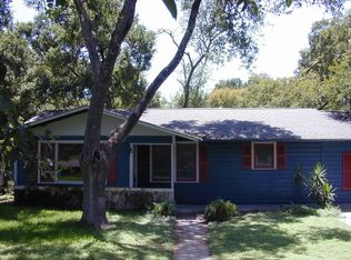 130 E Hillcrest Dr, San Marcos, TX 78666