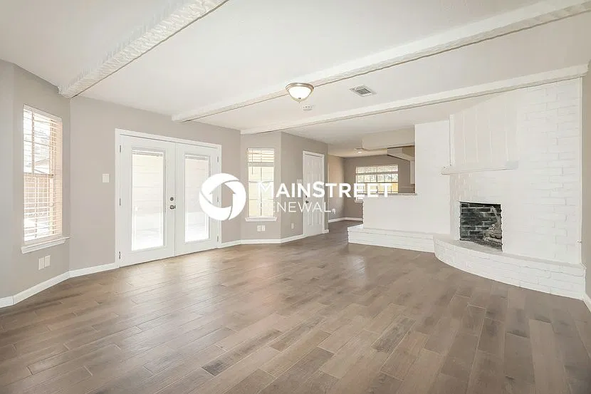 710 Holly Springs Dr — Photo 4