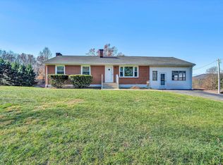 6683 Crowell Gap Rd, Roanoke, VA 24014