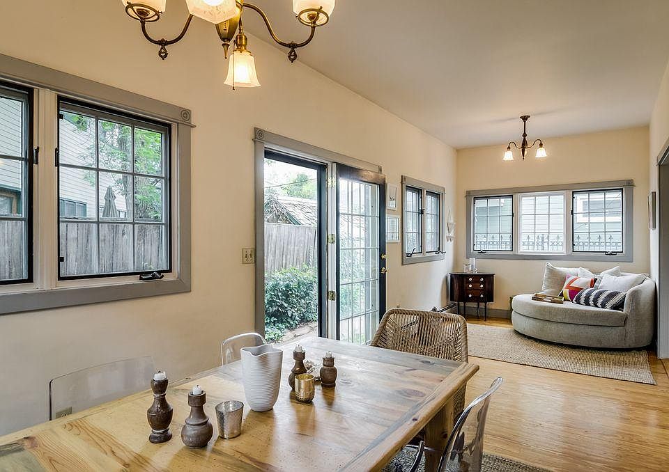 dining has access to back patio