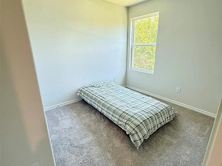 310 N Orange St — Photo 9