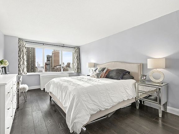 5th image of 300 E 59th St APT 1707