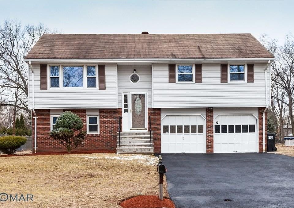 1st image of 82 Fernwood Dr