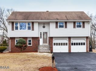 82 Fernwood Dr, Piscataway, NJ
