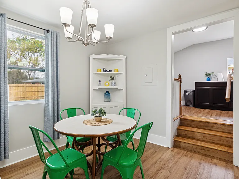 1104 Dickson Ave — Photo 13