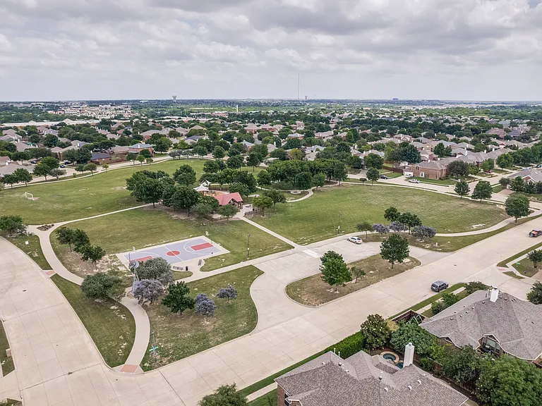 11800 Pondview Ln — Photo 42