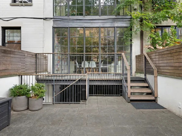 354 West 20th Street image 6 of 25