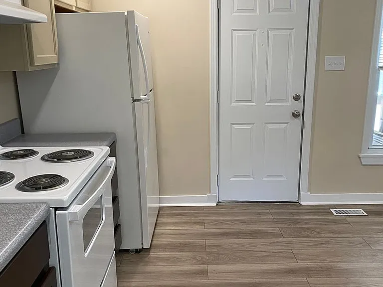 802 N B St #3 — Photo 6
