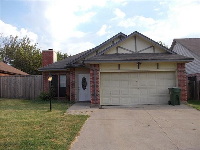 1st image of 809 Melville Dr