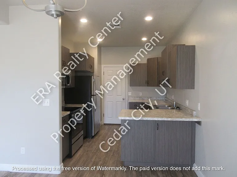 352 W 400 N #D2 — Photo 5