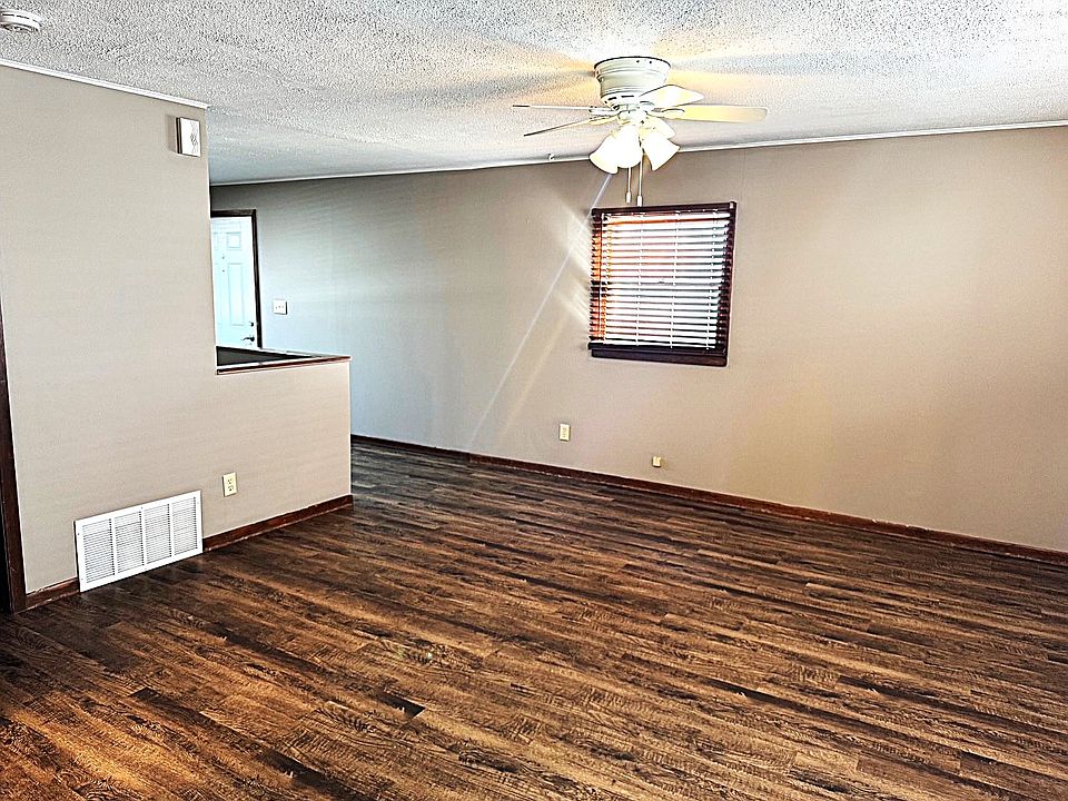 Entry way into linving room