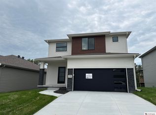 11302 Portage Cir, Papillion, NE 68046