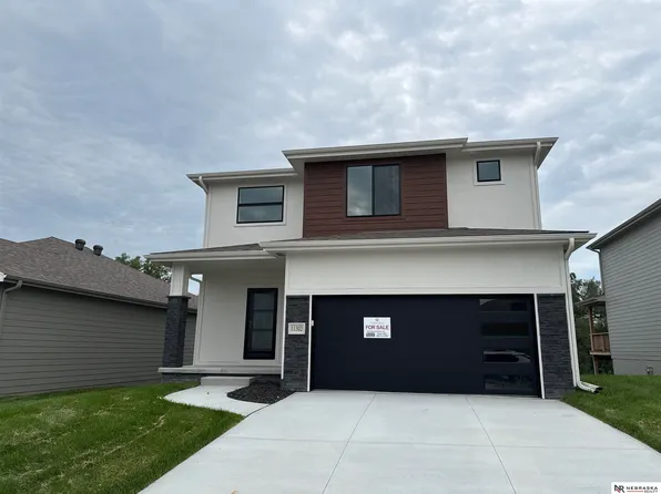 11302 Portage Cir, Papillion, NE 68046