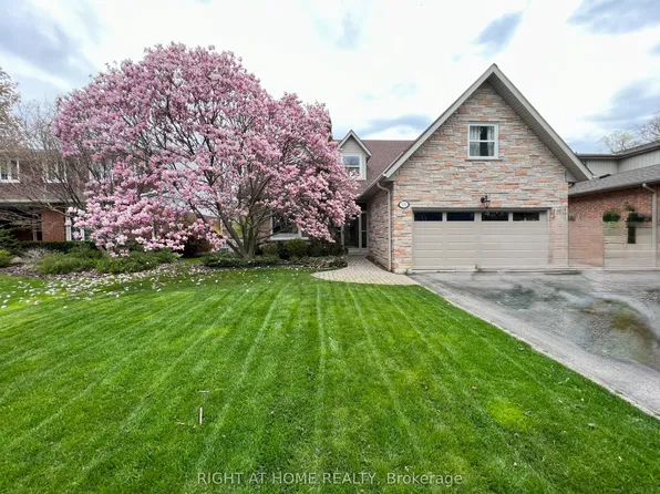 155 Cheverie St, Oakville, ON L6J 6C3