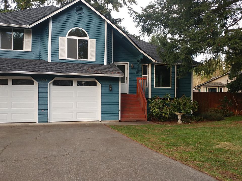 3bed 2 1/2 bath nice big back yard
