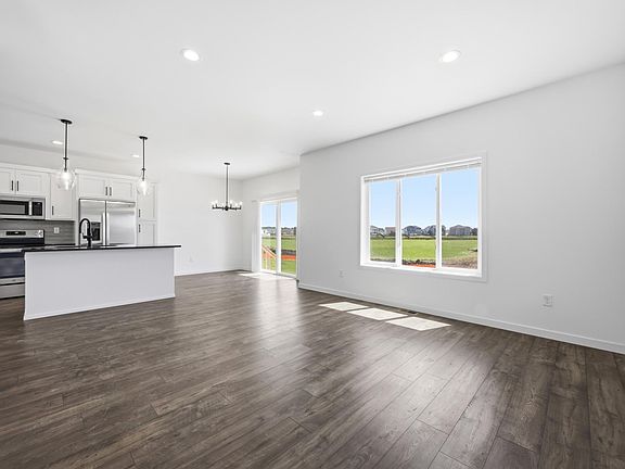 4th image of 5555 Lori Ln W