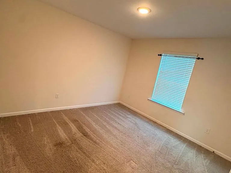 305 Lantana Ct — Photo 15