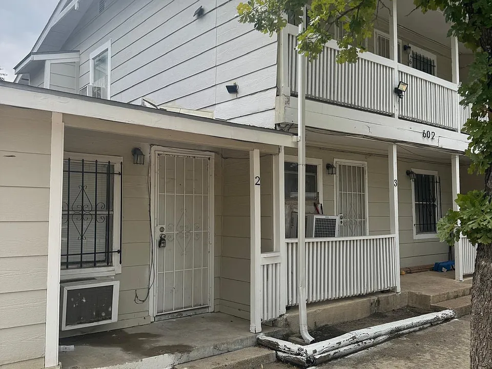 602 Lovett Ave #2