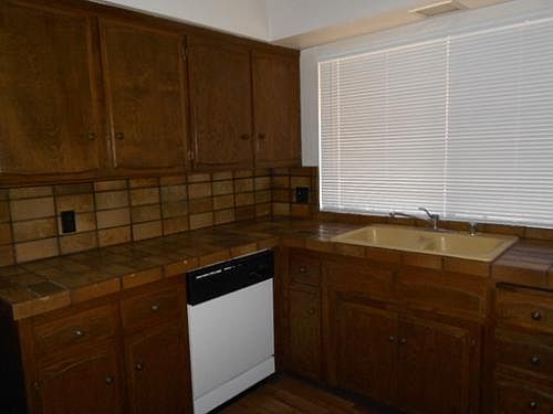 2nd image of 6450 N Remington Ave