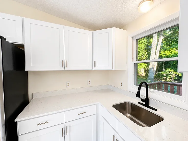 304 Lake Crystalbrook Dr — Photo 9