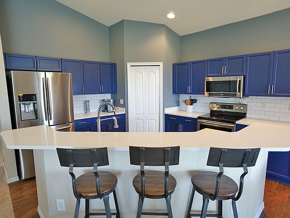 Kitchen w/New SS Appliances